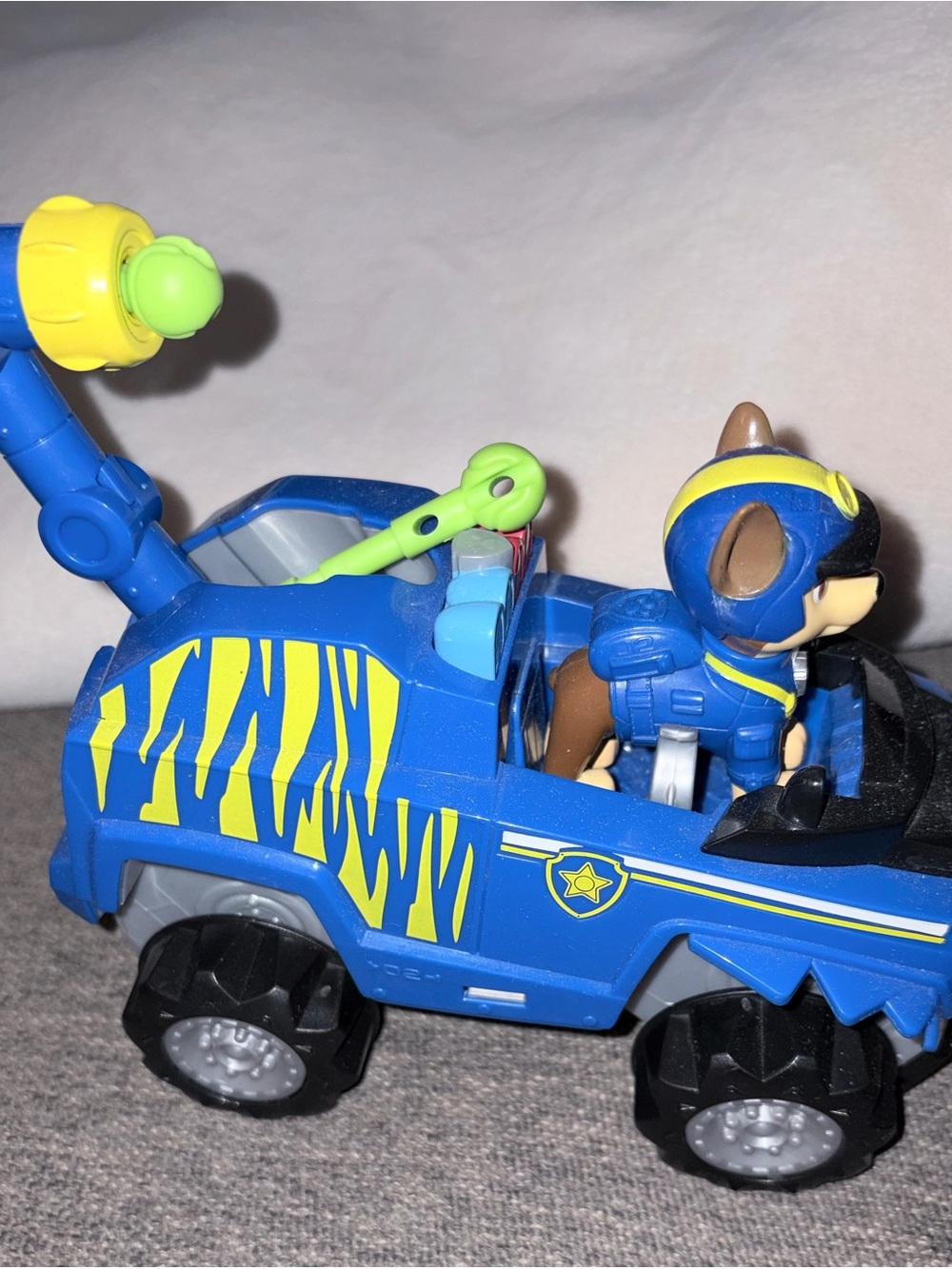 Paw Patrol Chase jungle cruiser with figure